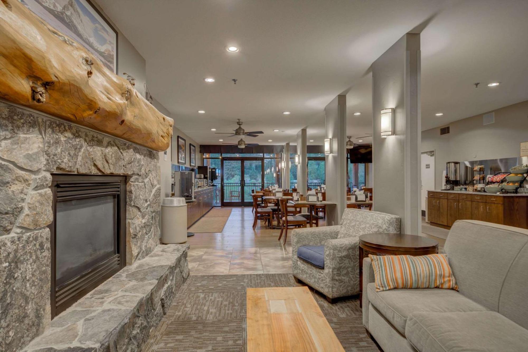 The Pine Lodge On Whitefish River Exterior foto